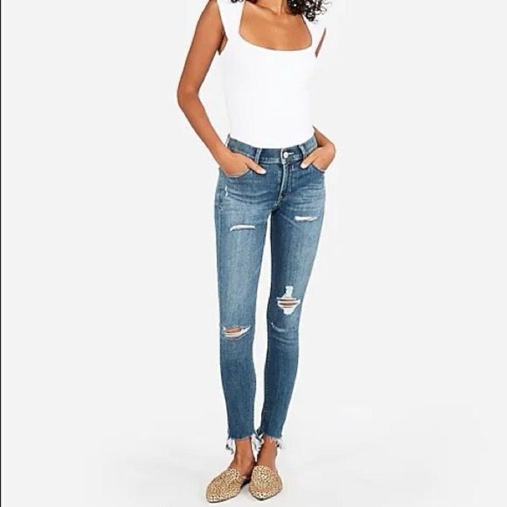 ✨EXPRESS MID RISE RIPPED RAW HEM CROPPED JEAN LIGHT WASH SZ 8 LEGGINGS✨